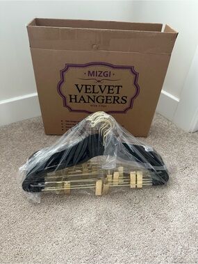 Mizgi Black Velvet Hangers with Gold Hooks and Clips